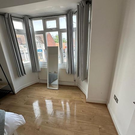 Central & Cozy 3Br Apt - High Chair - Free Parking London Bagian luar foto