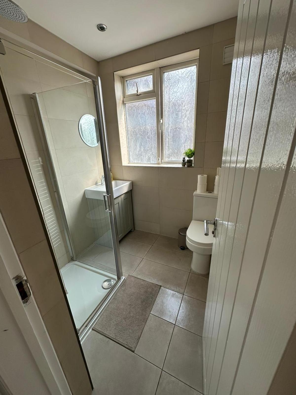 Central & Cozy 3Br Apt - High Chair - Free Parking London Bagian luar foto
