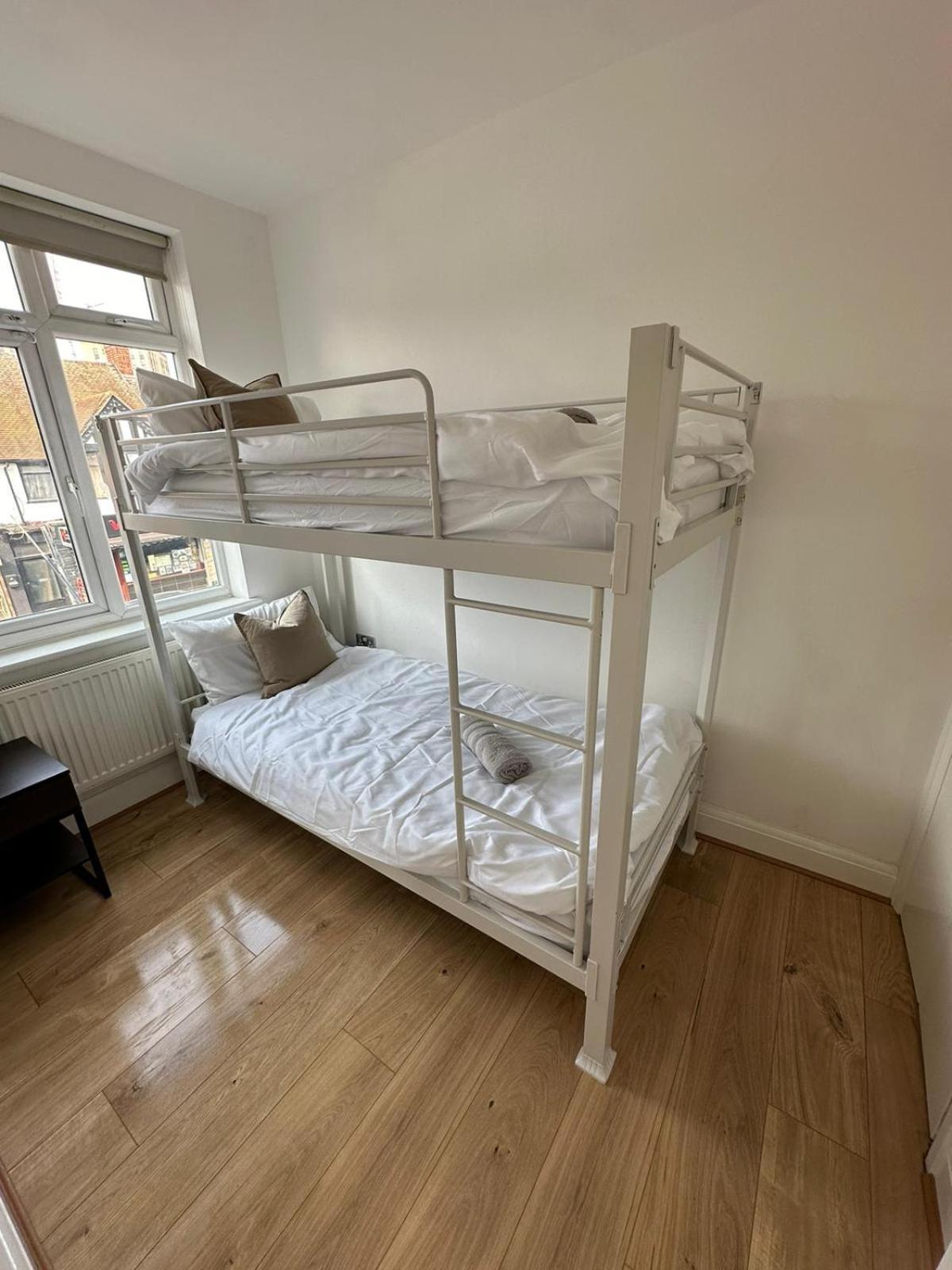 Central & Cozy 3Br Apt - High Chair - Free Parking London Bagian luar foto